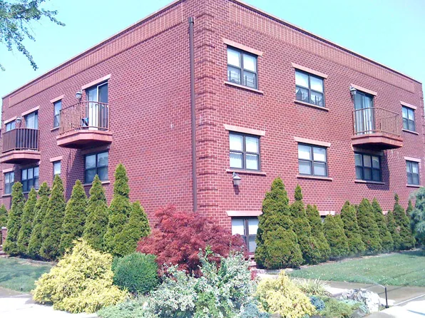 212-15 43rd Ave #1, Bayside, NY 11361