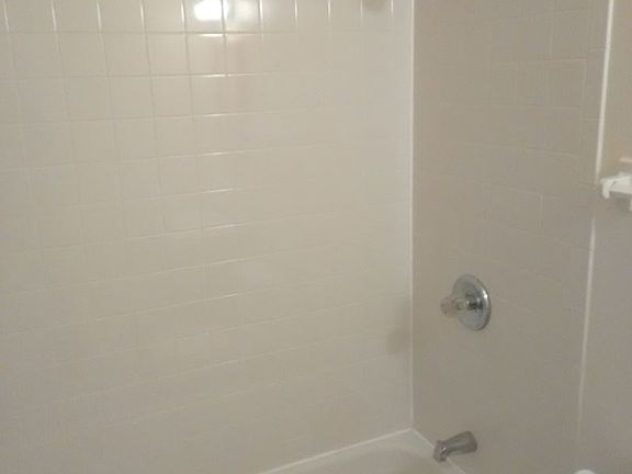 3rd image of 1935 N Oakland Ave APT 7