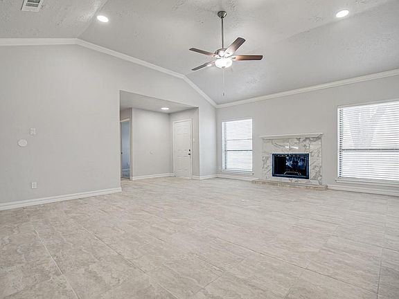 4th image of 3409 Willowglen Dr
