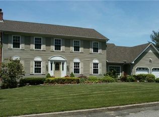 29 Detmer Rd, East Setauket, NY 11733