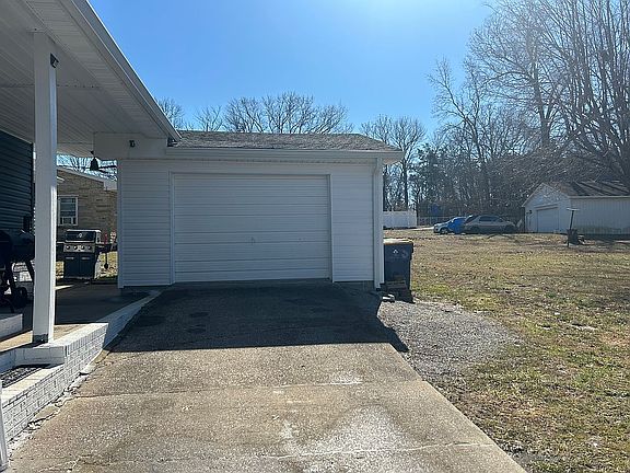 3rd image of 207 Highland Lick Rd