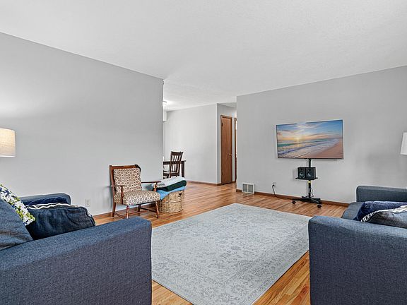 4th image of 6810 Brookview Dr NE