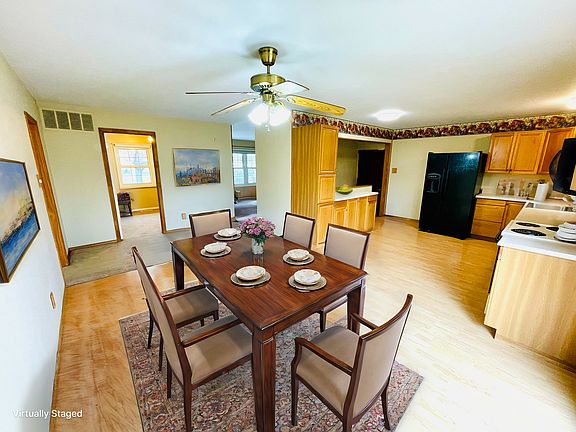 3rd image of 2515 Oakwood Manor Dr