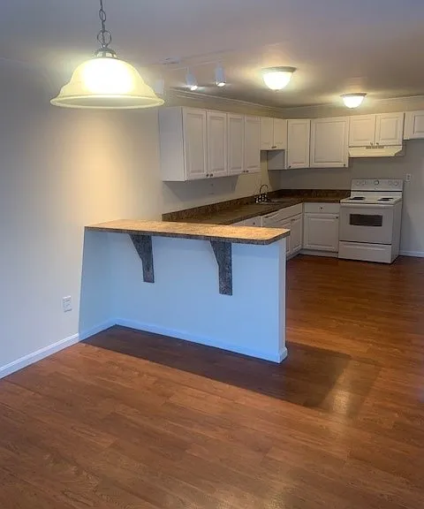 Empire Place — Photo 1