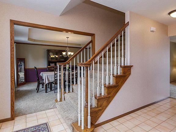 2nd image of 2555 Lindenwood Dr