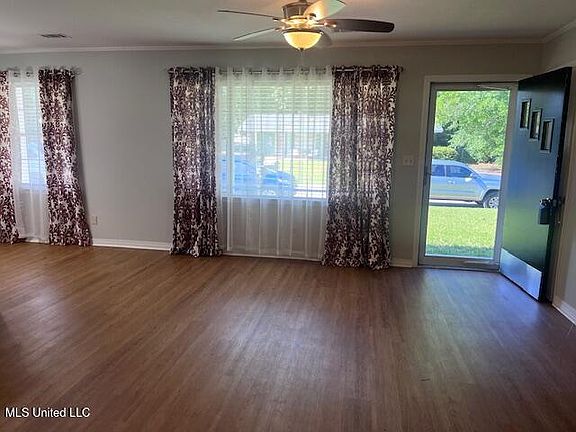 2nd image of 404 Woody Cir