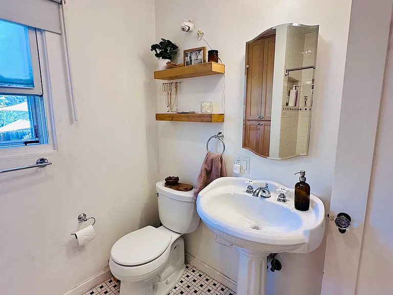 2619 Columbia St — Photo 34