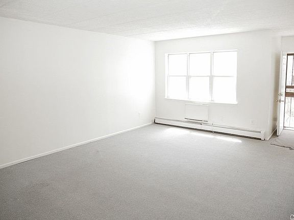 3rd image of 10627 153rd St