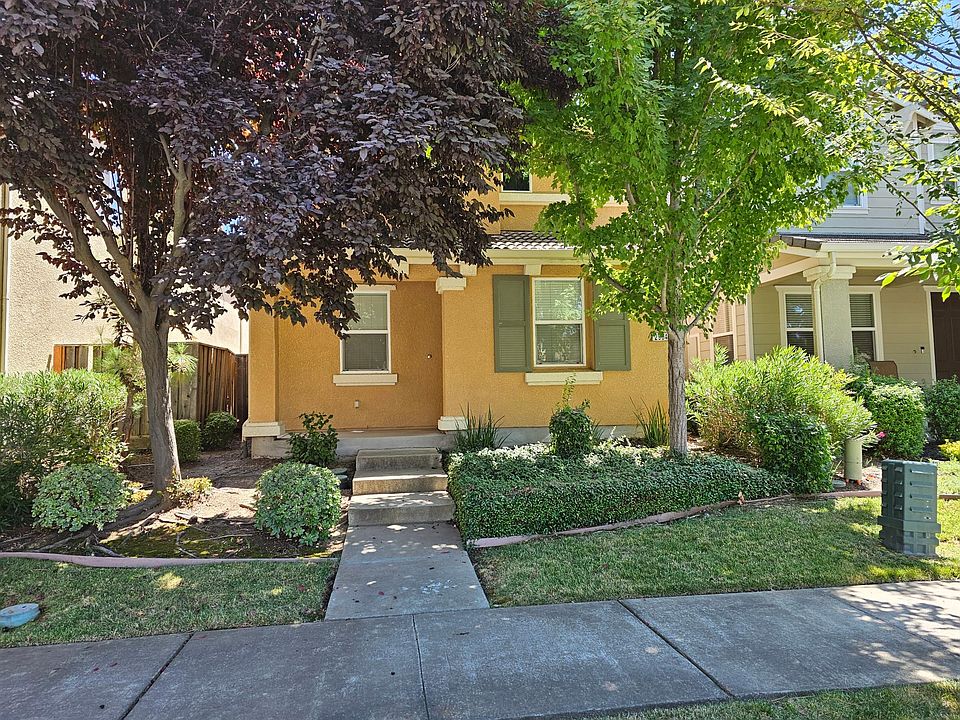 Front of the house (from the street).