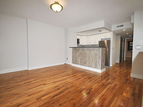 5th image of 123 Saint James Pl APT 1