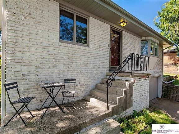 3rd image of 3405 Sherwood Dr
