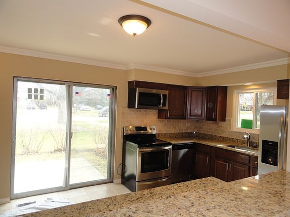 5th image of 18W212 Buckingham Ln #212