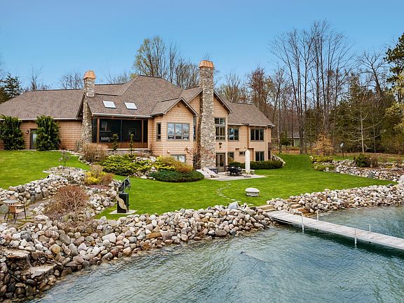 3rd image of 1165 N West Torch Lake Dr