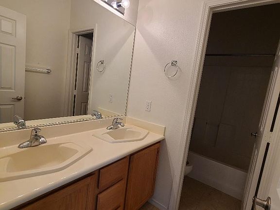 4th image of 4916 Tindari St