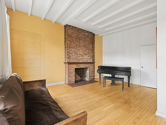 4th image of 162 9th Ave APT A