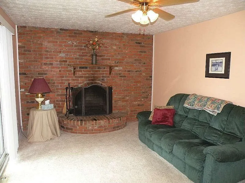 440 Brookdale Dr photo 1