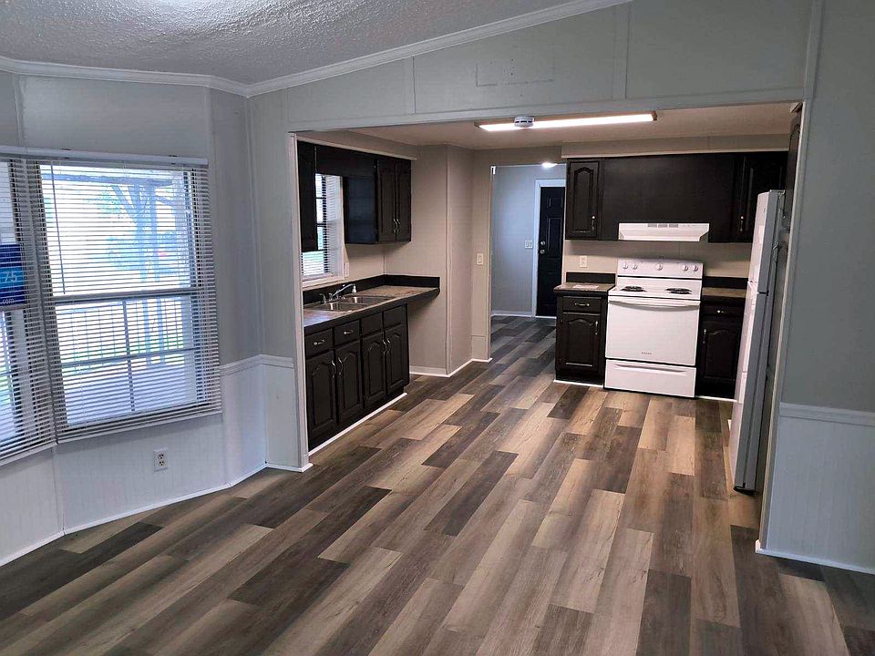 2nd image of 2907 Skyline Dr #10
