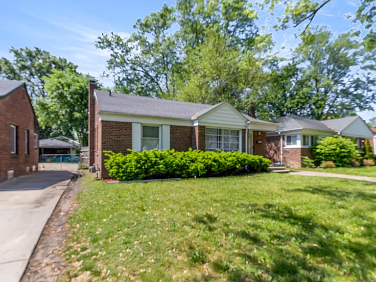 26431 Stollman Dr — Photo 2