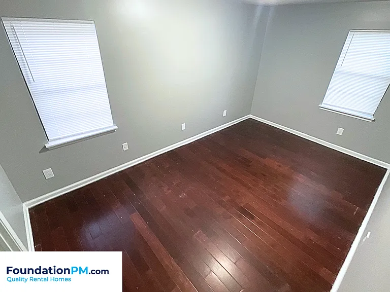 1375 Adelaide St — Photo 9