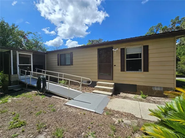 11955 SE 135th Ave, Ocklawaha, FL 32179