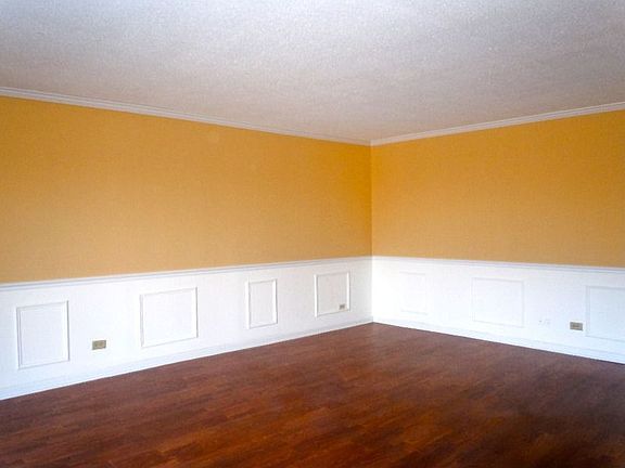 Spacious Dining Area