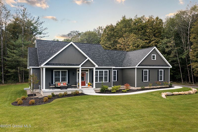 3rd image of 18 Crestwood Drive