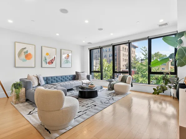 162 South Portland Avenue image 1 of 14