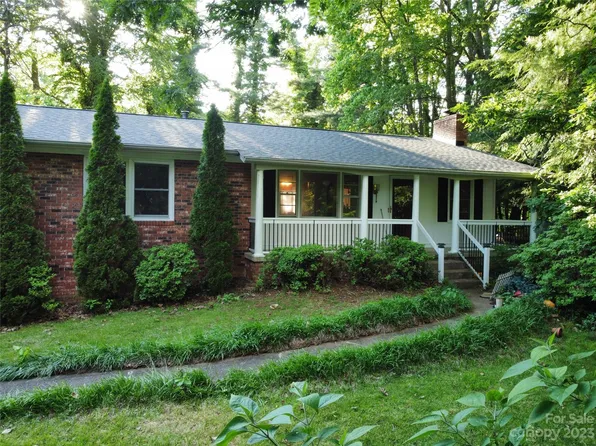 936 Toxaway Dr, Hendersonville, NC 28791