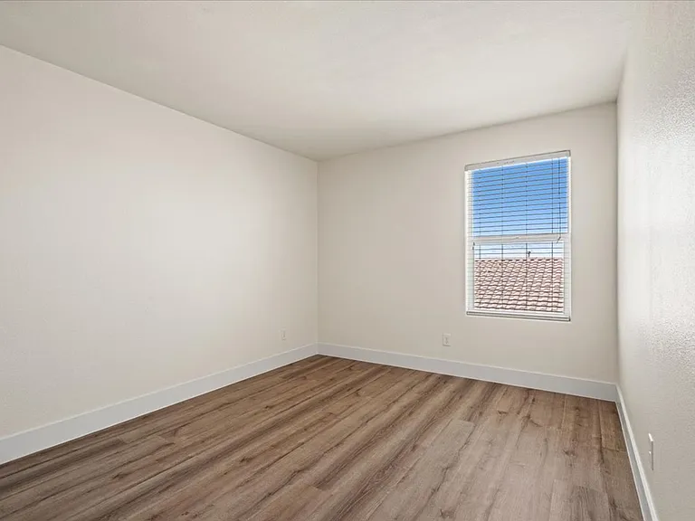 4563 Townwall St N — Photo 19