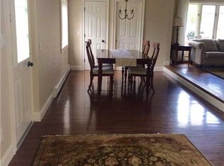 10 Windmill Rd, Oakdale, NY 11769