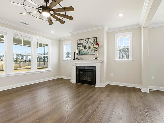 5th image of 1699 White Rose Ln