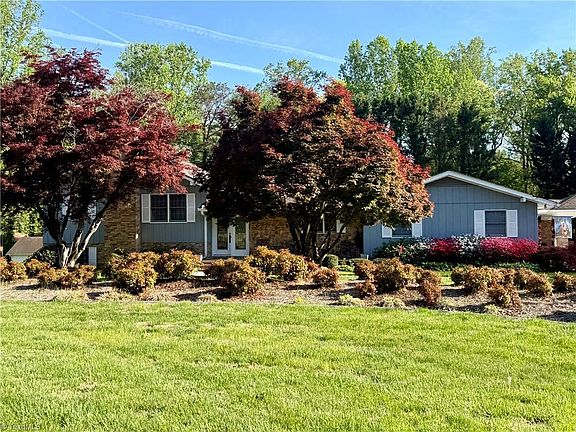 3rd image of 321 Pineview Dr
