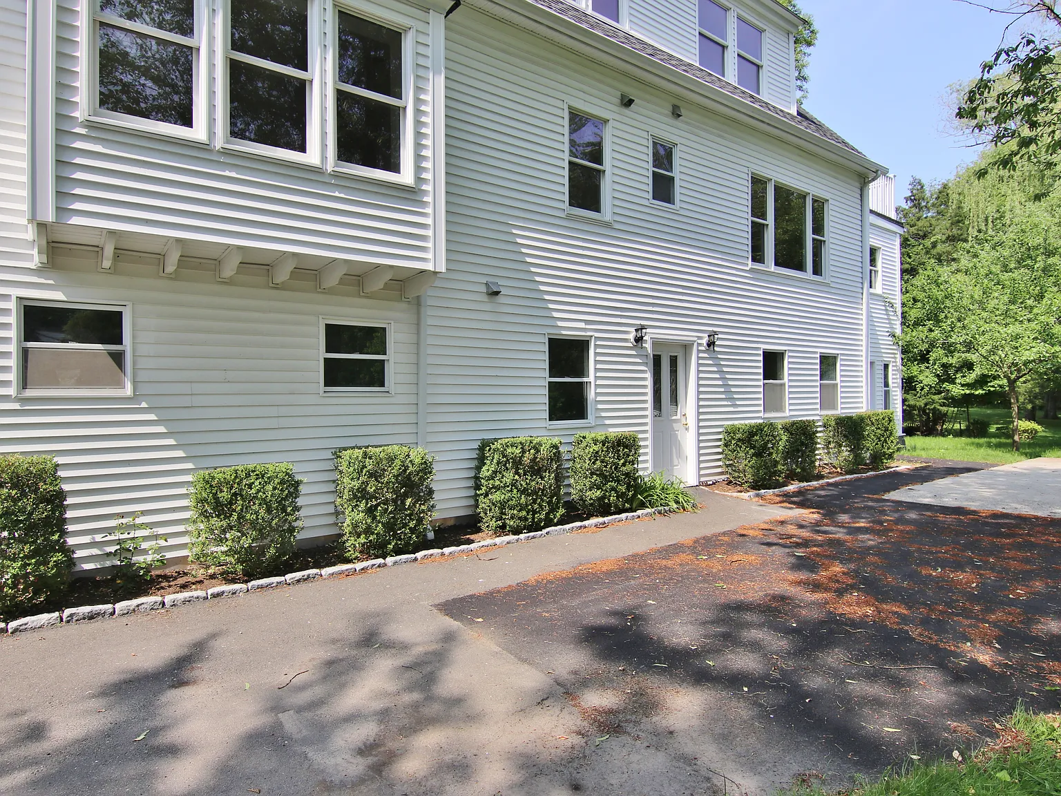 2 bed, 1000 sqft, $3,000 — Photo 1