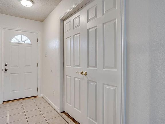 3rd image of 704 Raven Dr