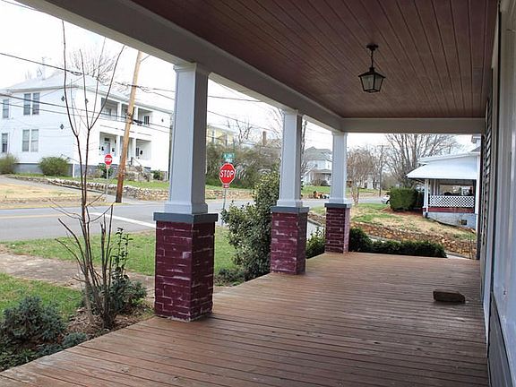 4th image of 315 Diamond Ave