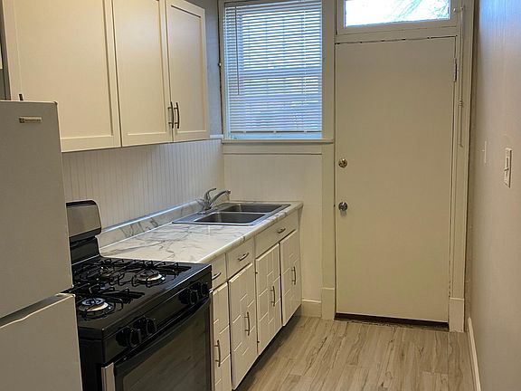 3rd image of 3908 Hereford St Floor 2