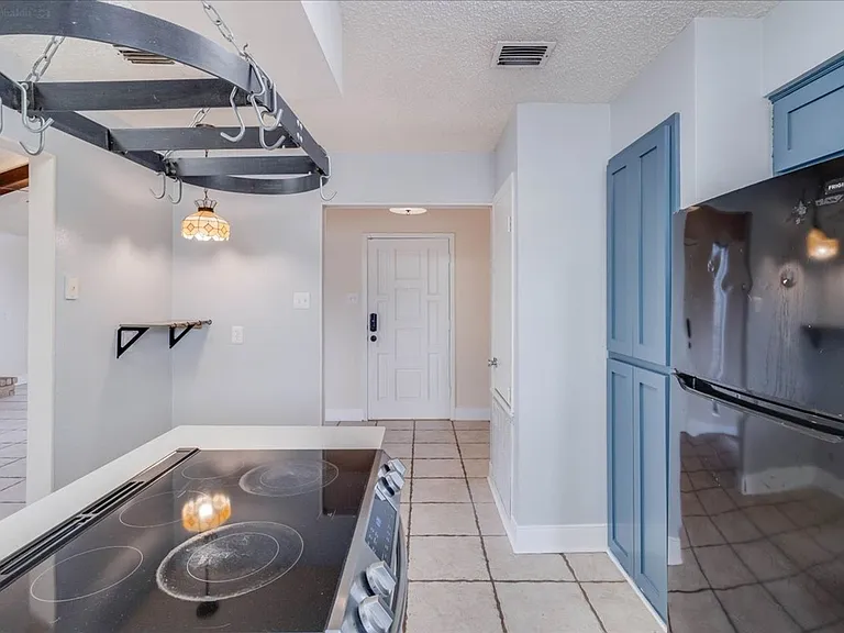 985 Crossbill St — Photo 11