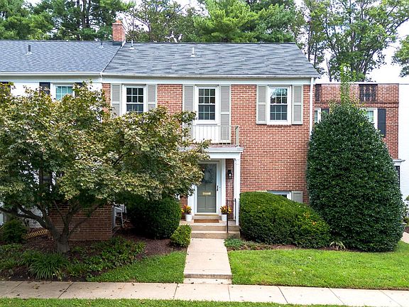 2nd image of 613 Azalea Dr