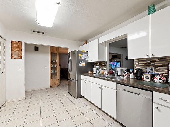 4th image of 707 NW Bayard Avenue