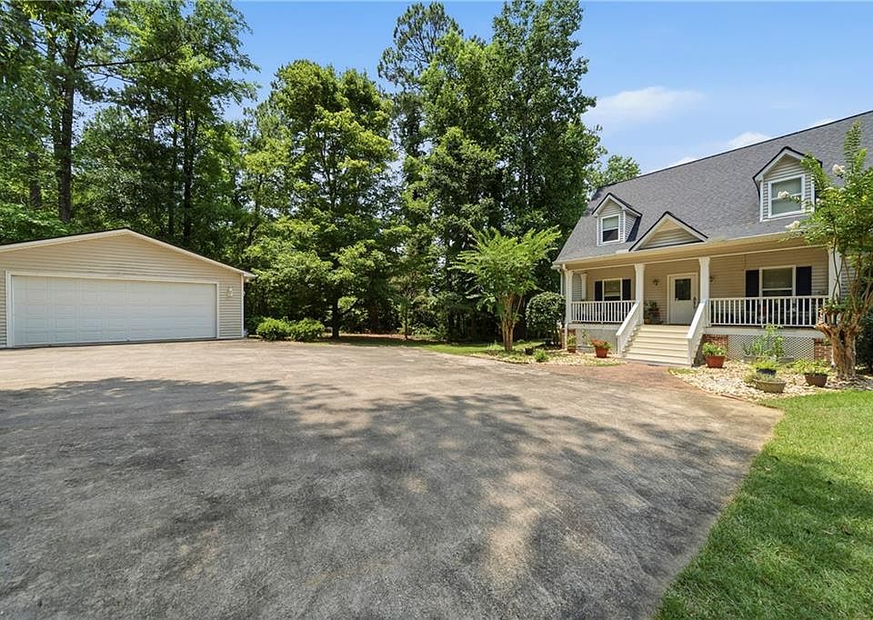 1st image of 2660 Lake Crest Dr