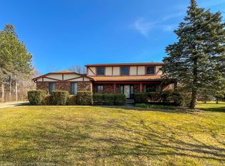 351 Folkstone Ct, Troy, MI