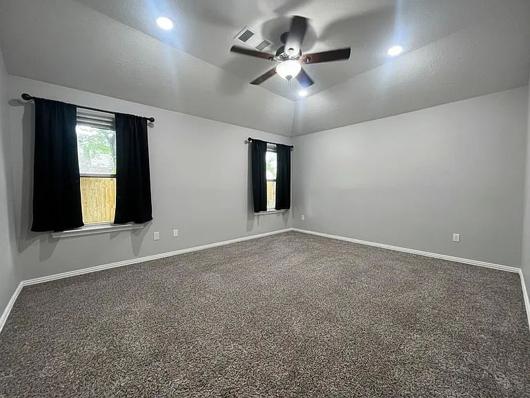 25314 Laurel Green St — Photo 16
