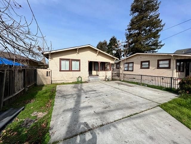 1st image of 372 Smalley Ave
