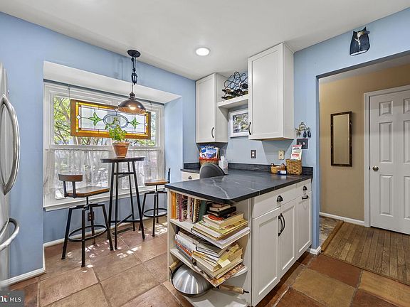 5th image of 6738 Jenny Leigh Ct