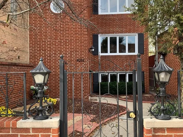 9232 Broadway Ave, Brookfield, IL 60513