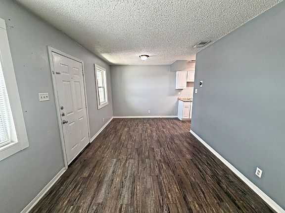 4th image of 305 Haeckerville Rd