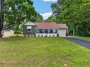 33 Sycamore Dr, New Middletown, OH 44442