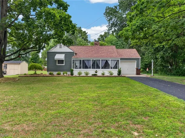 33 Sycamore Dr, New Middletown, OH 44442