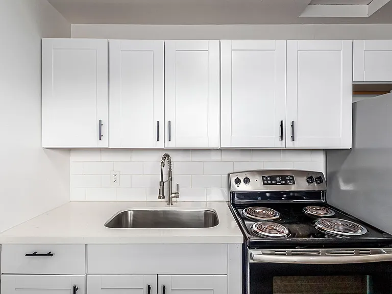 5517 N 27th Dr #15 — Photo 4