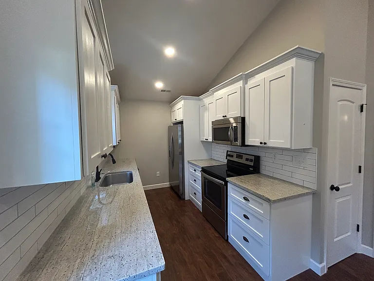 303 Southcreek Dr — Photo 5